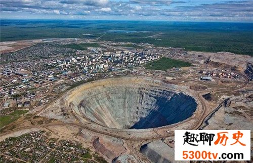 世界最大的人工矿坑，看到这么大的坑简直令人发指