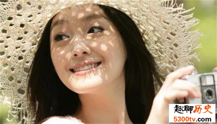 嘴唇薄的女人有哪些特点（能说会道）