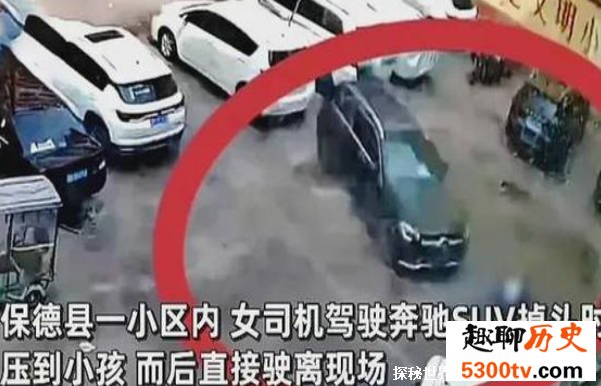 碾压2名小孩的奔驰司机已投案 发生车祸的解决方式