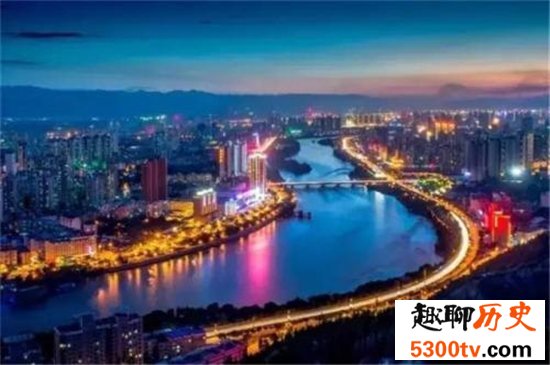 中国十大最适合穷游的地方，盘点那些花钱少看美景的城市！