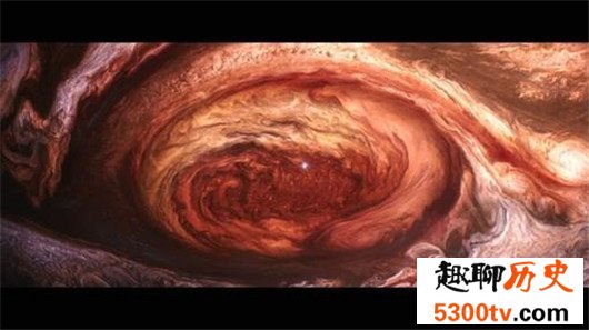 太阳系最大的行星木星，体积是地球体积的1321倍