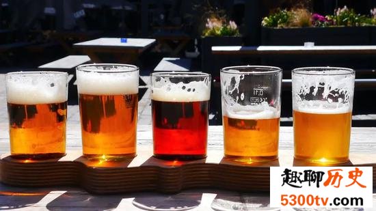 一杯啤酒里有多少个泡泡 大约20到200万个