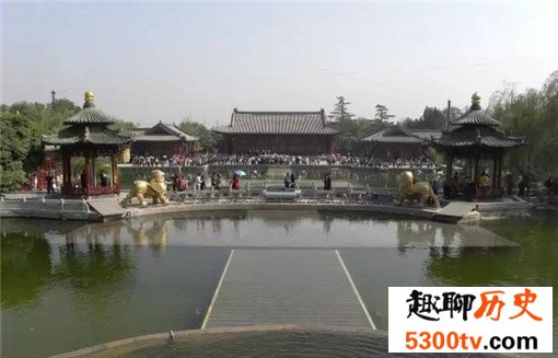 中国十大天然温泉胜地，中国十大最热门温泉度假村排行榜
