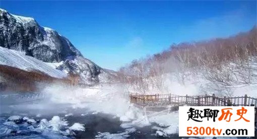 中国十大天然温泉胜地，中国十大最热门温泉度假村排行榜