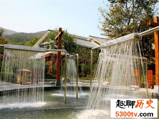 中国十大天然温泉胜地，中国十大最热门温泉度假村排行榜