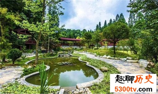 中国十大天然温泉胜地，中国十大最热门温泉度假村排行榜