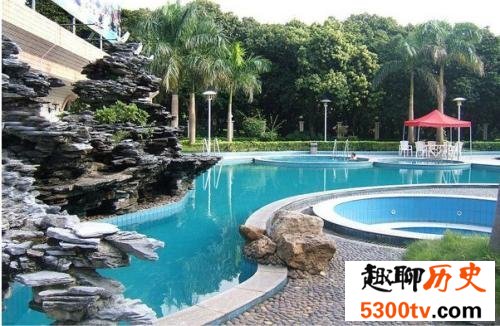 中国十大天然温泉胜地，中国十大最热门温泉度假村排行榜