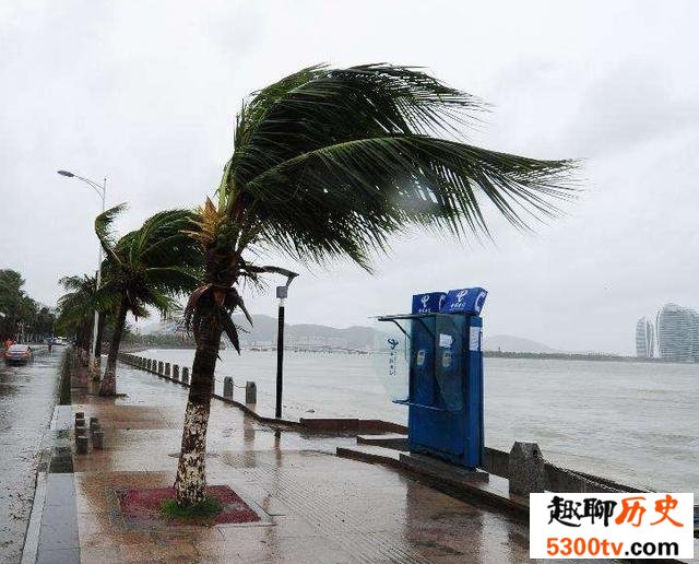 为什么台风天下雨很少有打雷