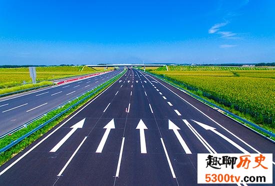为什么高速公路上没有路灯