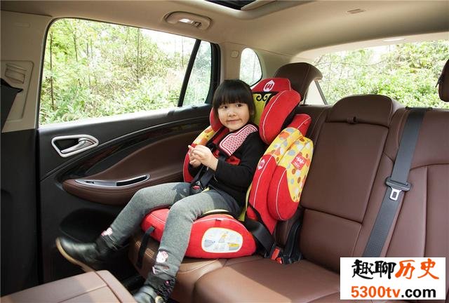 为什么儿童不能坐汽车前排