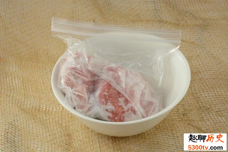 解冻肉为什么不建议泡在水里