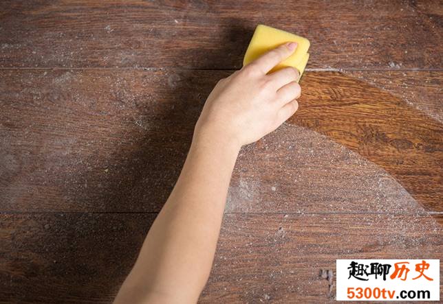 为什么不开窗户桌子上也会积灰尘