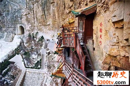 倒悬空寺在中国有五处，中山西恒山的最知名