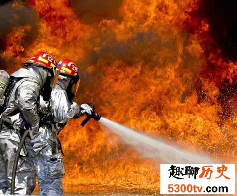 为什么热水灭火比冷水效果更好