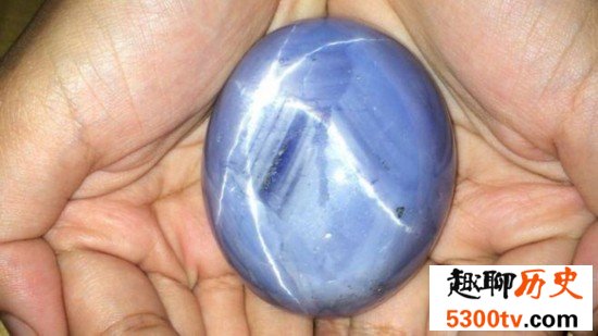 世界上最大的蓝宝石，亚当之星(重达1405克拉)
