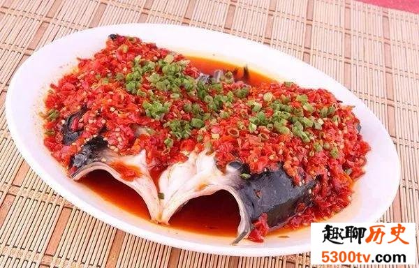 鱼头里面白色的小石头是什么