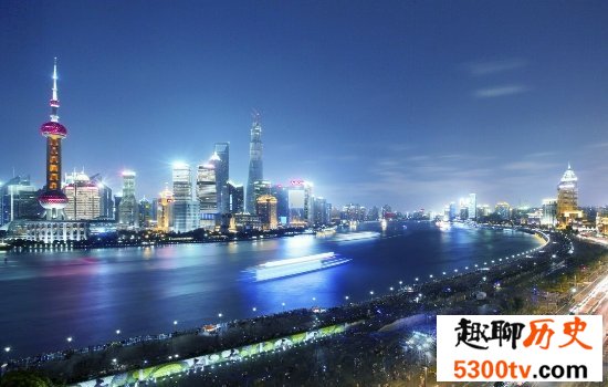 重庆最高楼环球金融中心高达339米，占地面积竟有如此之大！