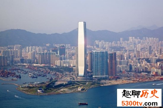 吉尼斯世界纪录的环球贸易广场是香港的西九龙，手法却是仿照美国的