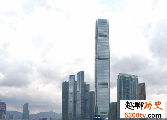吉尼斯世界纪录的环球贸易广场是香港的西九龙，手法却是仿照美国的