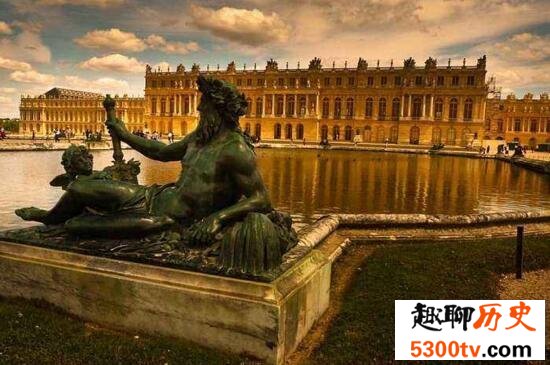 关于建筑的10个世界之最，沙特王国大厦1600米