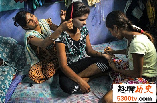 亚洲最大的红灯区，镜头下的1.2万未成年提供服务