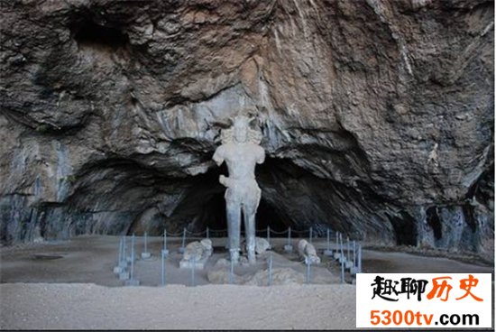 世界十大最令人惊叹的雕像，中国乐山大佛高达71米