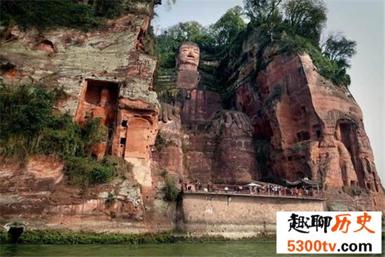 世界十大最令人惊叹的雕像，中国乐山大佛高达71米