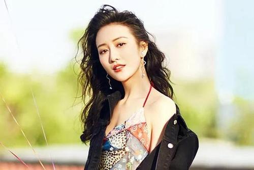 中国胸最大的女明星排名 e罩杯的张馨予只能排第三